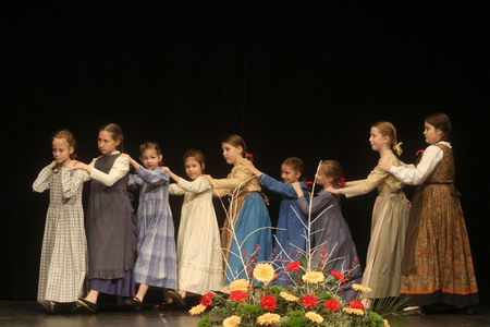 Območno srečanje otroških folklornih skupin RINGARAJA 15 Foto Ljubo Vukelič
